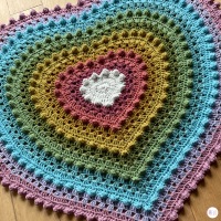 Bobblina Heart Blanket by Melu Crochet